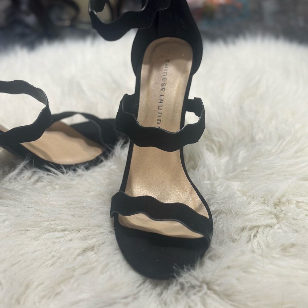 Chinese Laundry Black Wavy Strap Heels